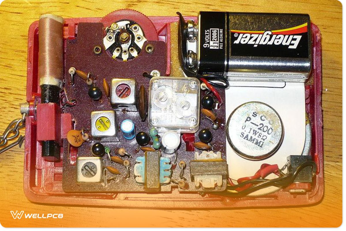 A top view of a simple AM radio receiver circuit using five transistors