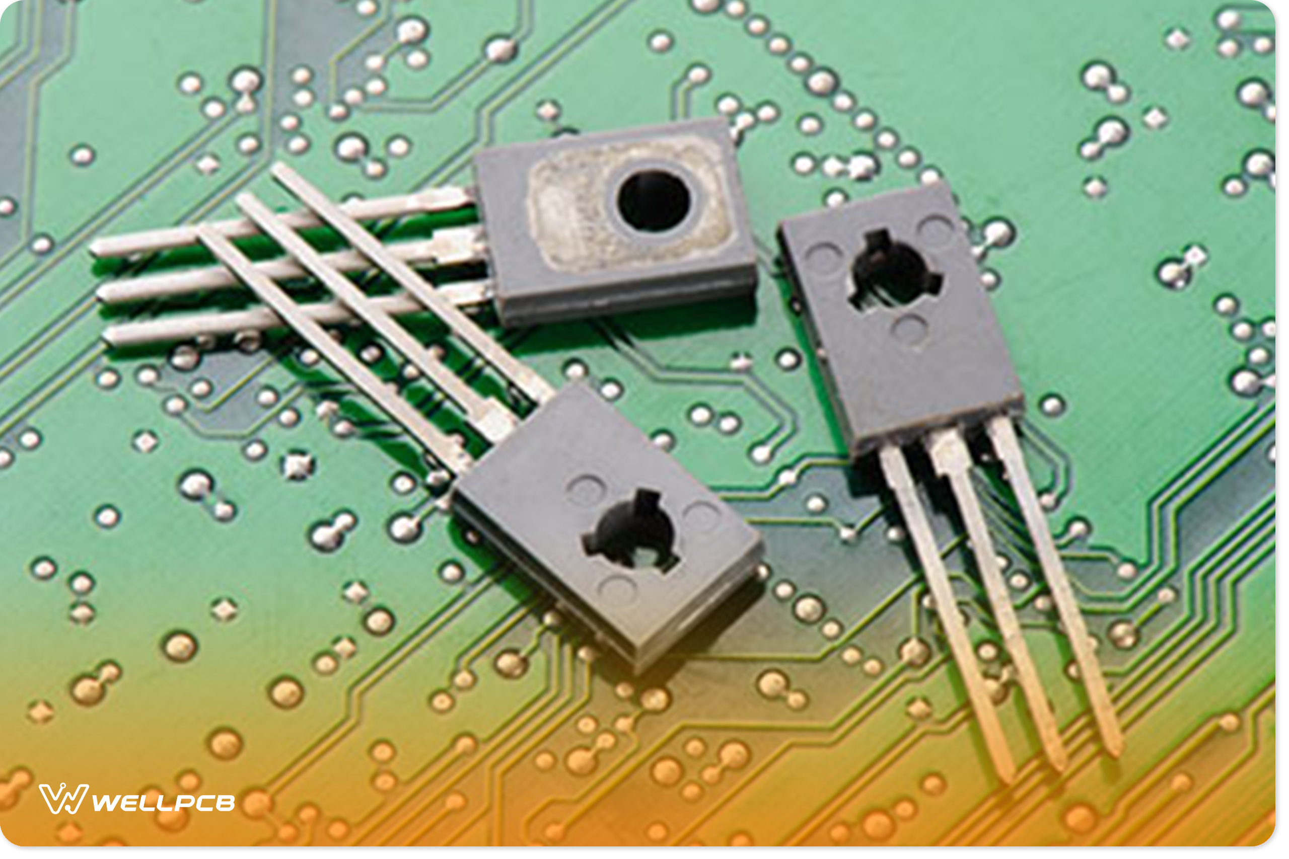 A transistor interconnects its pinout to achieve transistors in parallel