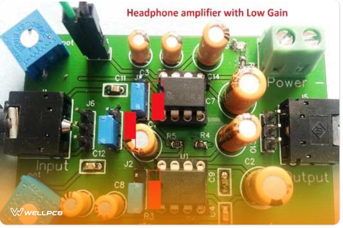 Headphone amplifier with low gain