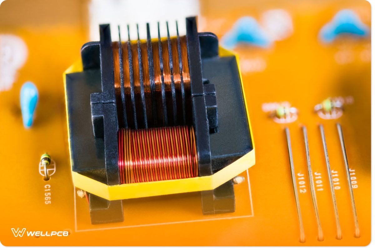 Magnetic ferrite core transformer