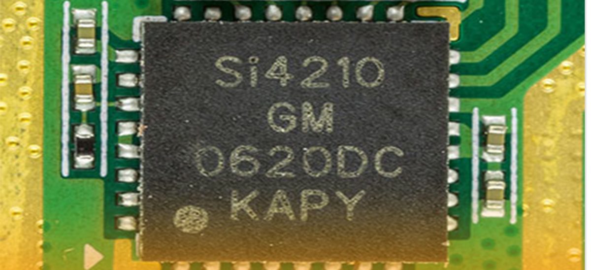 Silicon-Chip-and-Circuit-Board